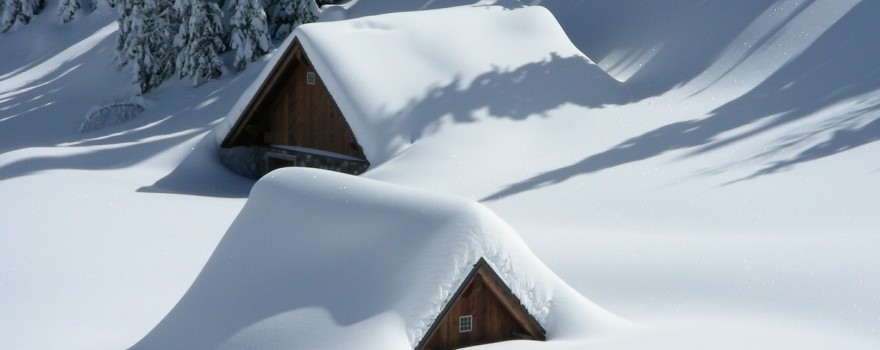 Roof snow: https://pixabay.com/de/alm-friaul-schnee-schneefall-549333/